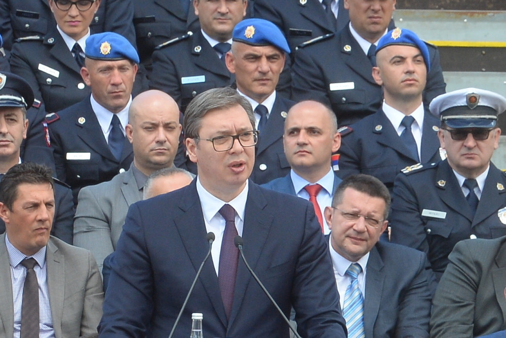 Predsednik Vučić imao je danas važnu poruku za POLICAJCE - Jedan od žestokih udara događaće se upravo u ovom gradu!(FOTO)