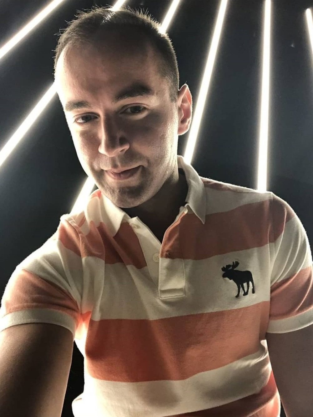 Razgolitio se poznati voditelj Pinka! Ovakvog ga još niste videli! (FOTO)