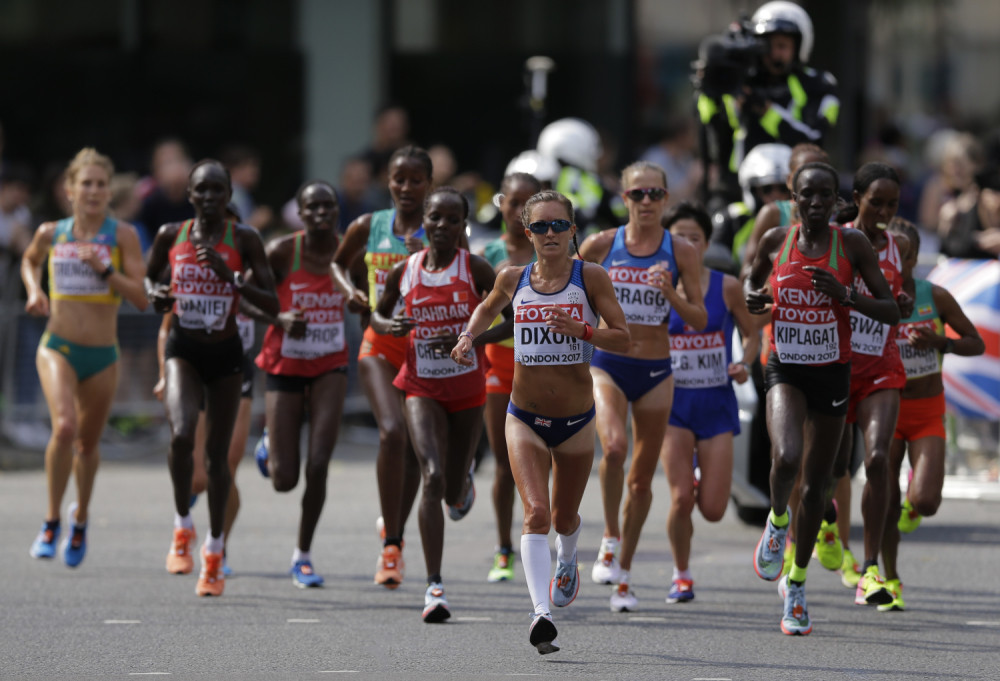 Devojka kolabirala i preminula usred trke! (FOTO)