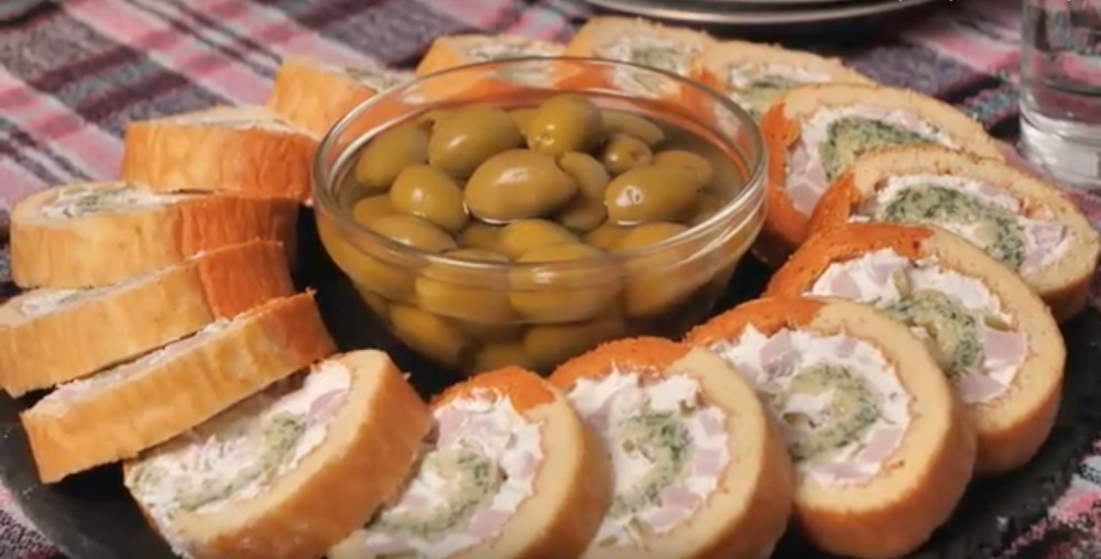 Slani rolat koji će obožavati čitava porodica! Pravi se za tili čas! (RECEPT)