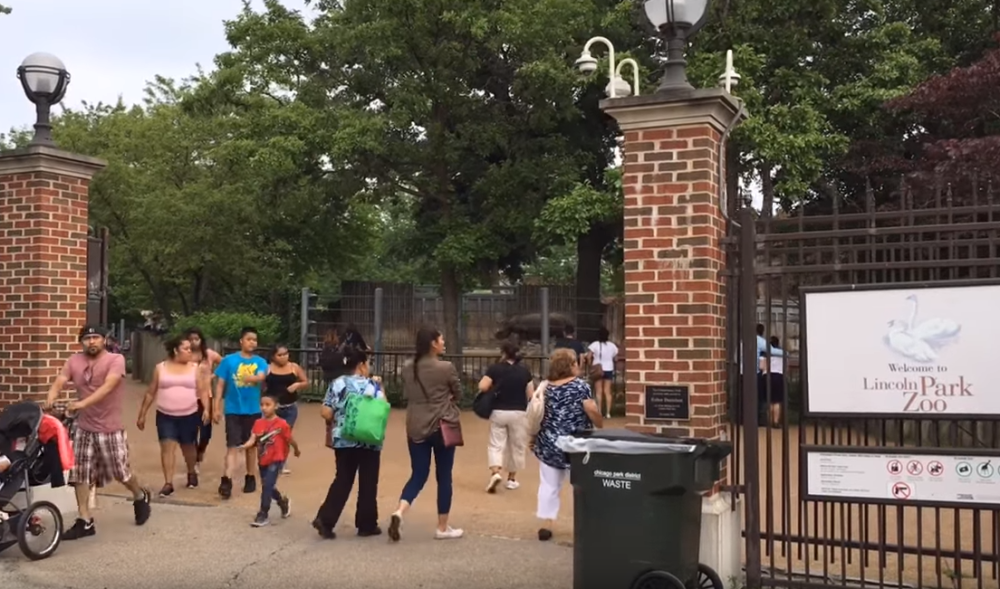 Njegova fotografija sa mamom raznežila je svet! (FOTO)