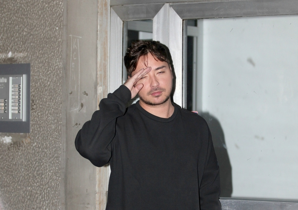 PRE DVA MESECA JE ODLUČIO DA SE POTPUNO POVUČE, a sada Milan Stanković PRUŽA ŠANSU da NASTUPATE SA NJIM!