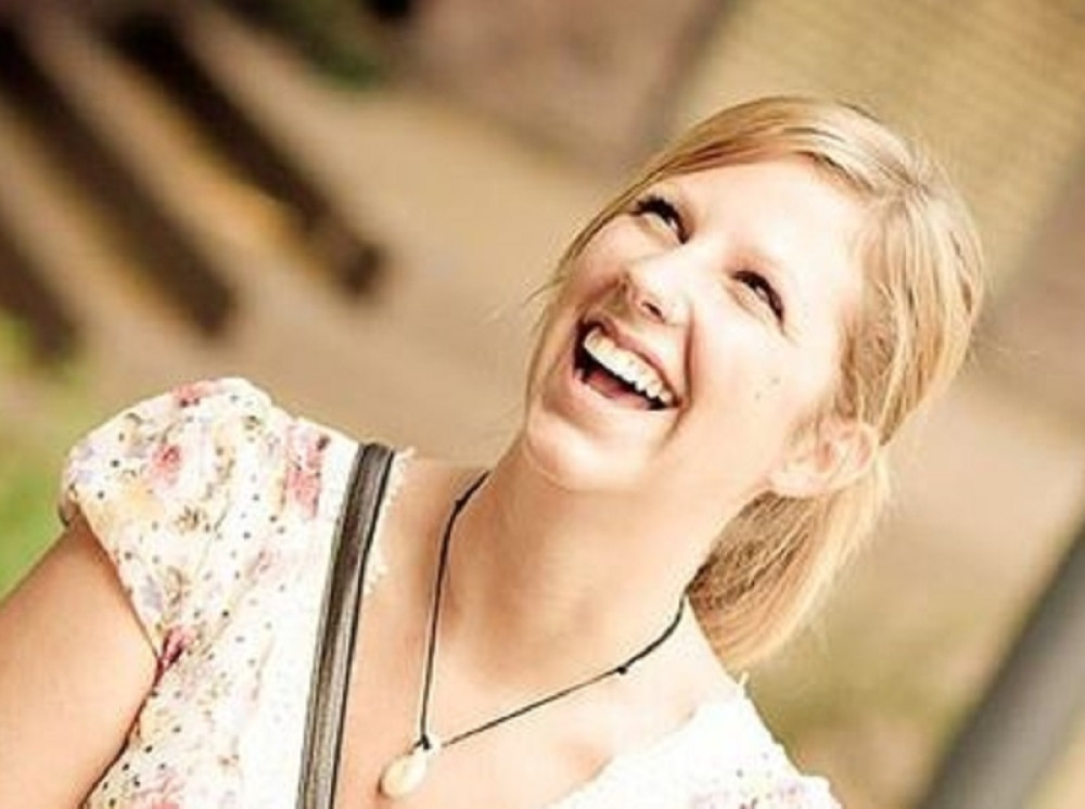 Tanja skočila sa litice sa ćerkicom (2) u naručju! Mlada majka pre toga objavila uznemirujuću poruku na Fejsbuku! (FOTO)