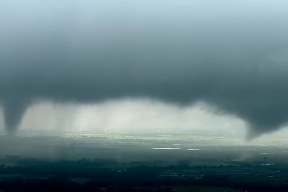 Policija izdala HITNO UPOZORENJE: Približava nam se TORNADO!