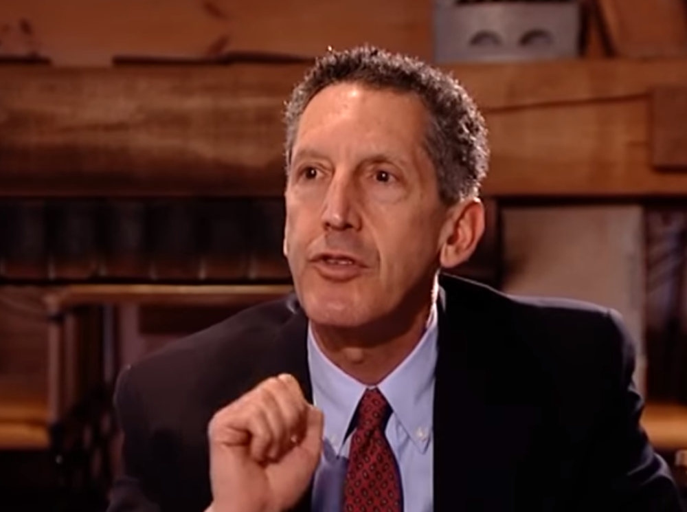 Svedočio u Hagu, sreo se sa Mladićem: Ovo je američki profesor koji predlaže štap za Srbiju! Poznat po sramnoj izjavi o ubistvu Ivanovića!