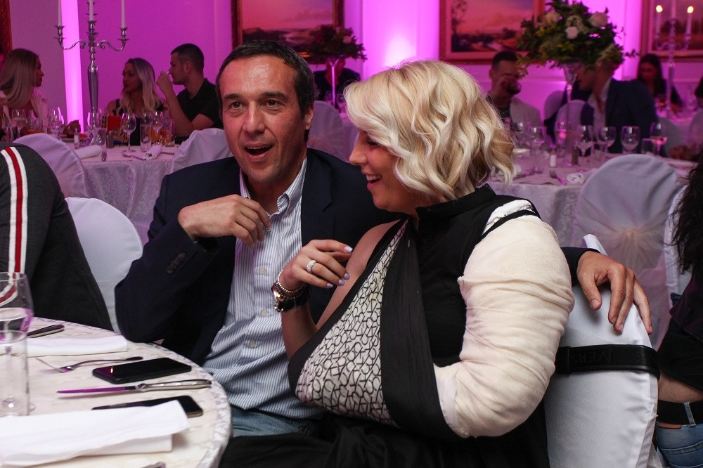 Dea i dalje TRPI JAKE BOLOVE! Mladen je uz nju sve vreme, a uz OVE REČI ga je posebno pogledala!