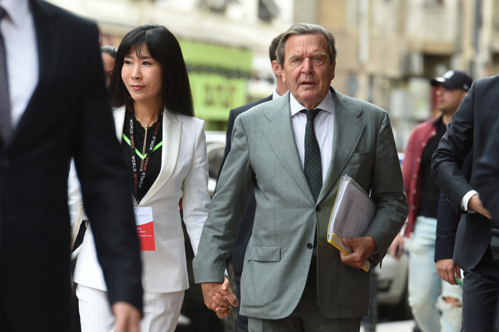 Šreder: Treba ukinuti besmislene sankcije!