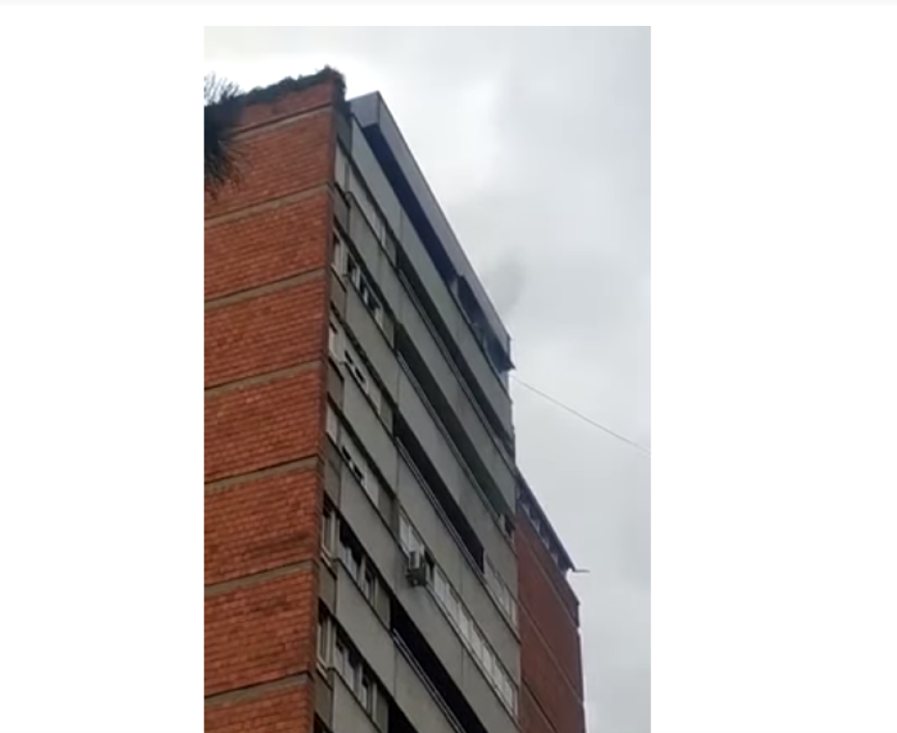 Prošli korz vatrenu stihiju da bi muža i ženu sklonili sa terase odakle su dozivali pomoć