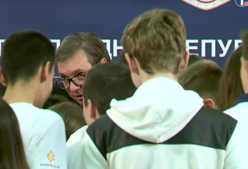 Bacao im koske, a onda im poslao najlepšu poruku! (VIDEO)