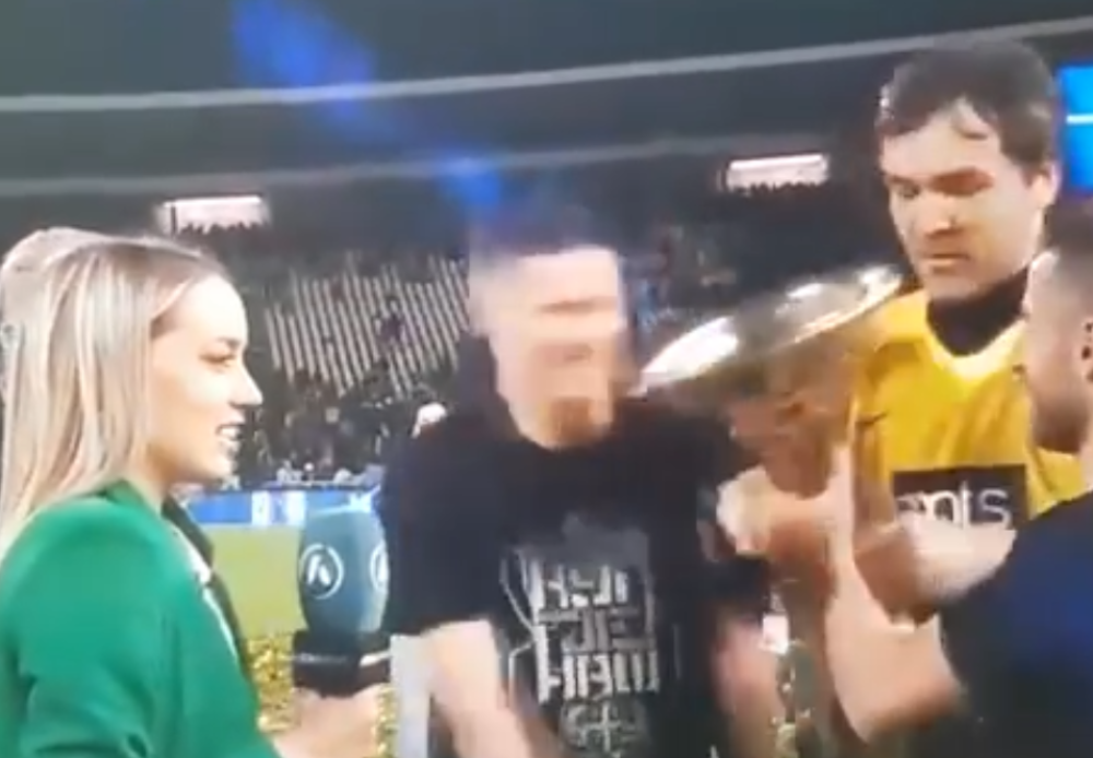 Stojke kao Ronaldo! Peharom odvalio Pantića, a ovaj mu odgovorio: "Kakav debil, udari me.." (VIDEO)