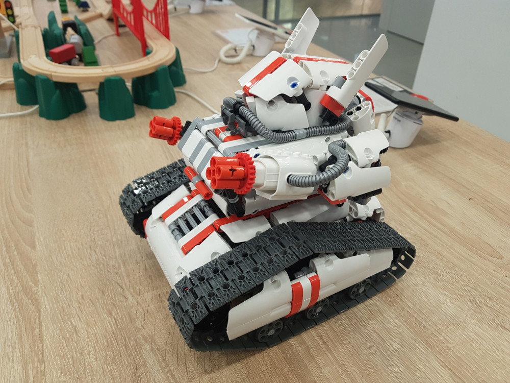 Edukativna igračka „Sjaomi robot“