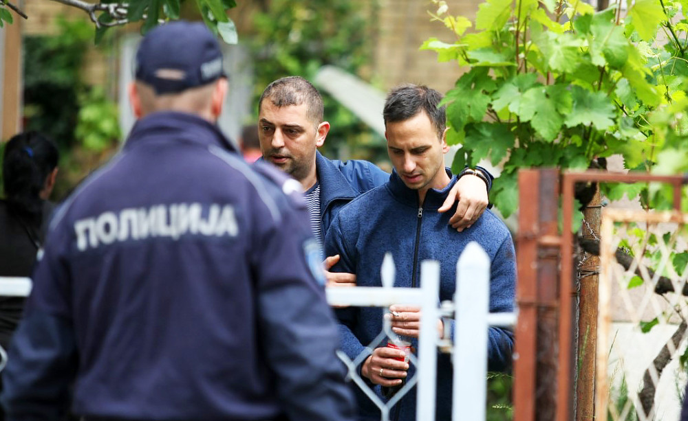 Goran je juče pred decom ubio ženu, tasta i taštu, a komšije su o njemu ispričale JAKO ČUDNE stvari!