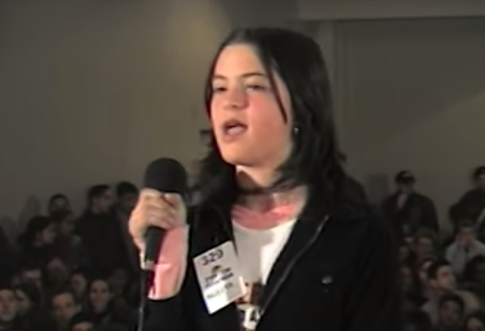 Ova pevačica je sada NAJBOLJA RIBA, a bila je mala i BUCKA! Nećete pogoditi NI U NAJLUĐIM SNOVIMA o kome se radi! (VIDEO)