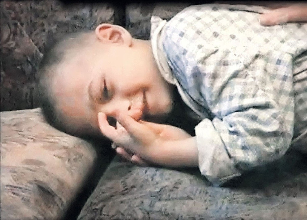 Ivan pobegao od siromaštva i oca alkoholičara! Policija ga našla sa uličnim psima: Režao, pun buva (FOTO)