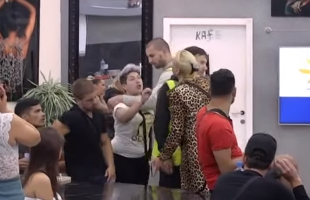 Matora VAN SEBE! Besnela nakon priče o PROSTITUCIJI: Iskompleksirana NAKAZO! (VIDEO)