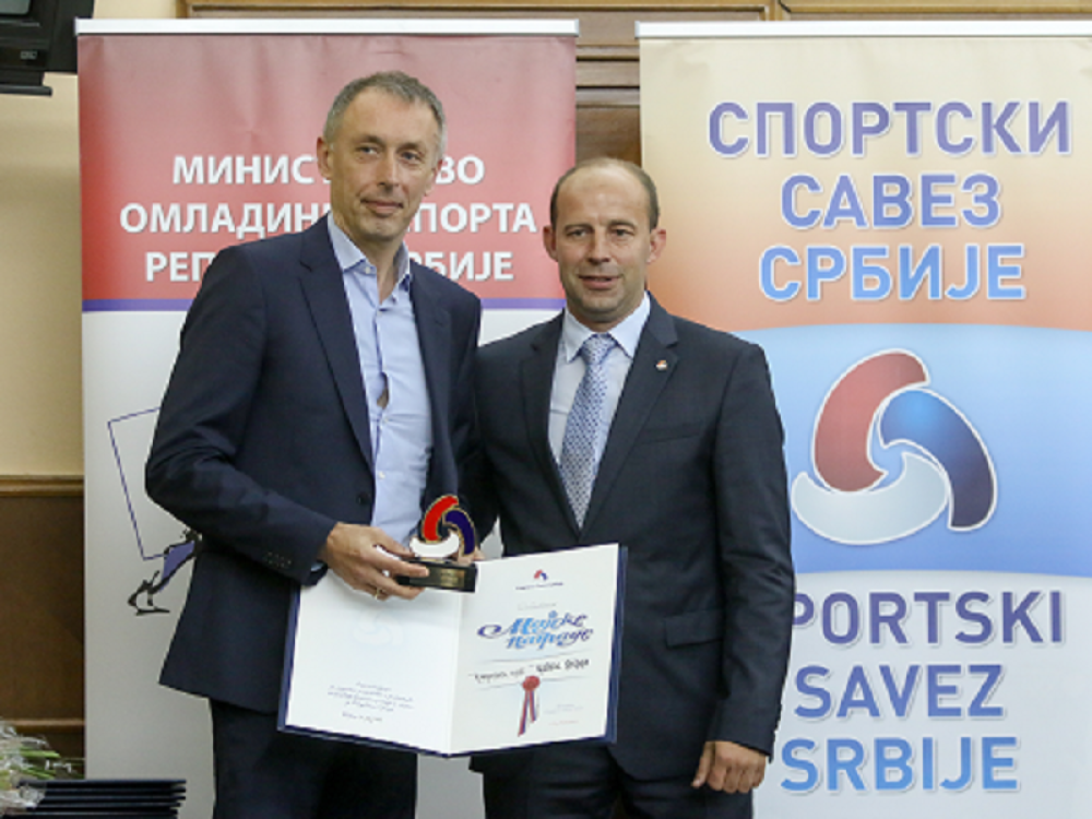 Crvena zvezda dobitnik Majske nagrade! (FOTO)