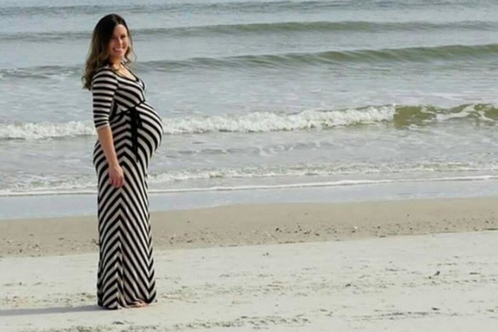 Kad je pogledao šta se u tom trenutku stvorilo iza nje, umalo se onesvestio! (FOTO)