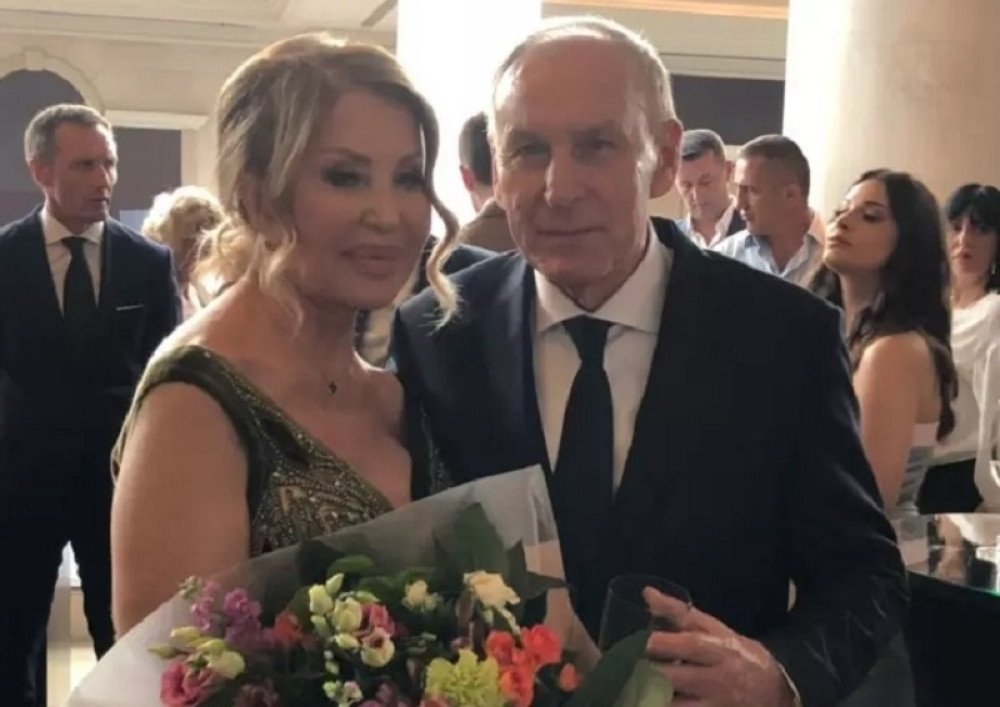 Džaja pokazao suprugu Branku! Blista u raskošnoj haljini, a evo gde je do sada bila! (FOTO)