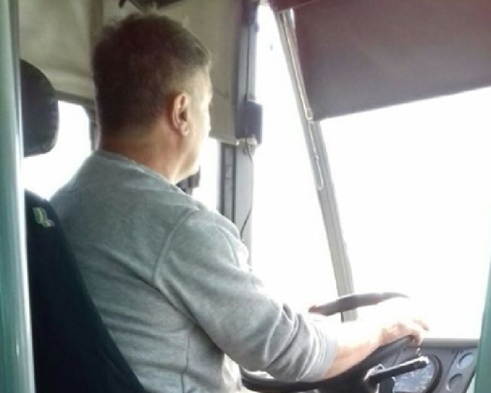 Ovo je Jovica, vozač autobusa pred čijom je dobrotom Srbija zanemela! Zbog OVOGA gori internet (FOTO)