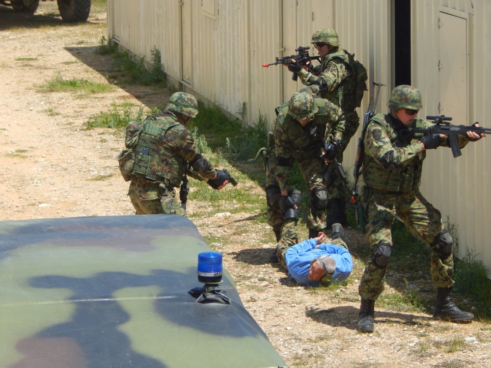 Robijaš napao zatvorske čuvare, jednom odgrizao PRST zatim ga PROGUTAO?!