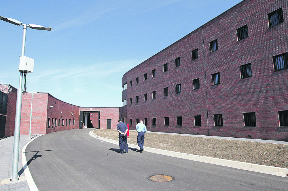 Srbinu u tri torbe našli razblaživače, a u zbog onoga što je imao u druge dve više neće da ga vide u Mađarskoj!