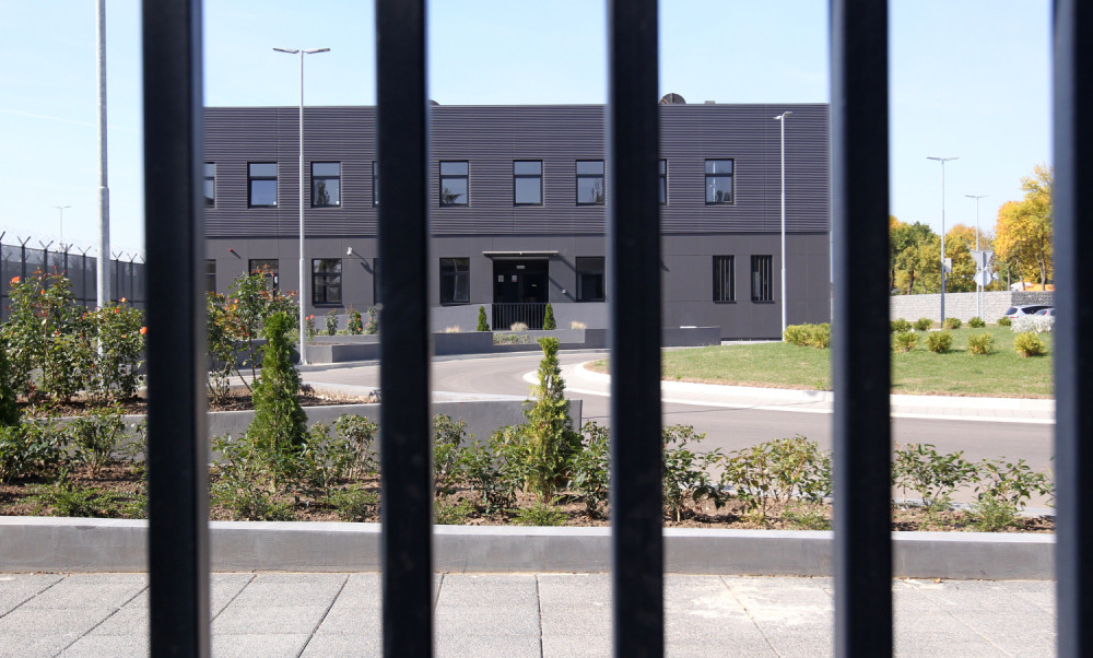 Tri prijatelja robijala su zbog ubistva dečaka, odrasli su u zatvoru, a onda se sve promenilo preko noći!