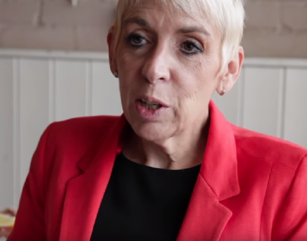 Želela je da smrša, a sada je na IVICI SMRTI! Život joj je PAKAO, postala je KOST I KOŽA, a jednu stvar mora da radi SVAKOG DANA! (FOTO)