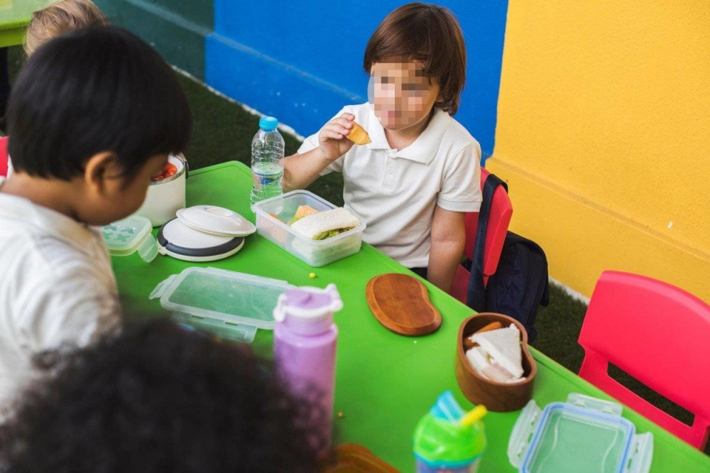 Vaspitačica nije mogla da veruje šta je dečak (5) doneo u vrtić! Odmah je zvala policiju!