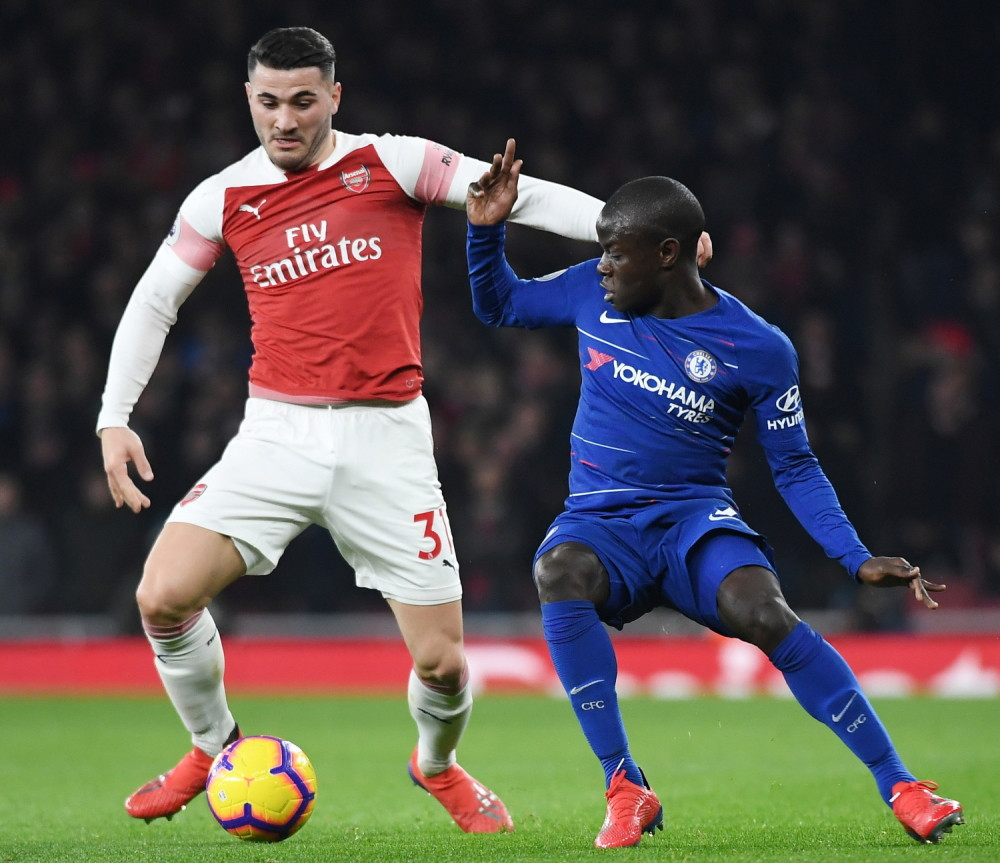 Goloruk na nož! Fudbaler Arsenala iskočio iz auta i šibao se sa naoružanim krimosima koji su napali njega i Ozila! (VIDEO)