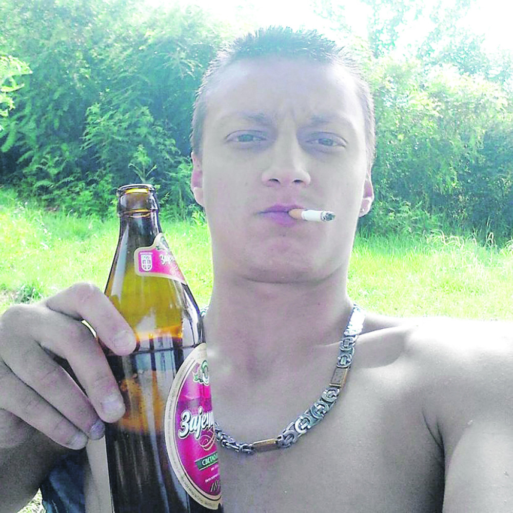 Zoran je nasmrt pretukao trogodišnju pastorku jer mu je smetao plač kada se kući vratio pijan, a sada je pokrenuta peticija da monstrum iz Prahova dobije smrtnu kaznu!