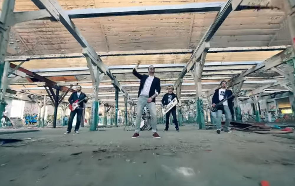 Srpski pevač postao TATA, objavio prvu sliku sa SINOM! (FOTO)