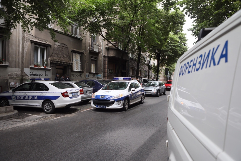 Pozvao sestru, pa prerezao vene?! Detalji tragedije na Vračaru sve jeziviji