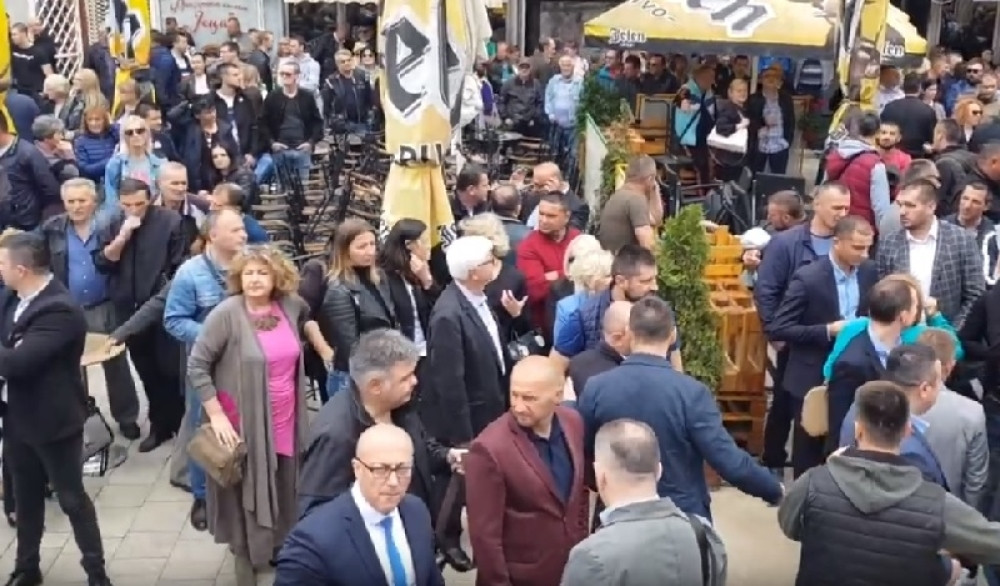 Srbi odgovaraju mirnim protestom: OVO su najbrutalniji detalji maltretiranja (FOTO, VIDEO)