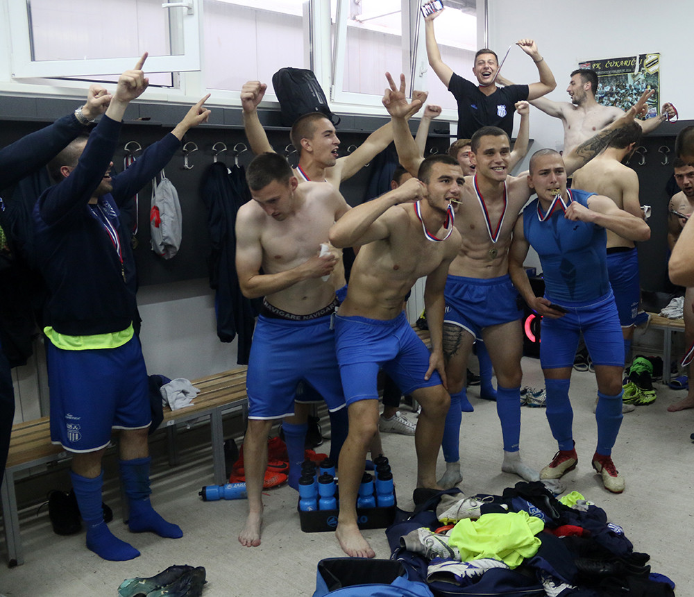 Vredan trofej je u njihovoj vitrini, a u svlačionici - LUDNICA (FOTO)