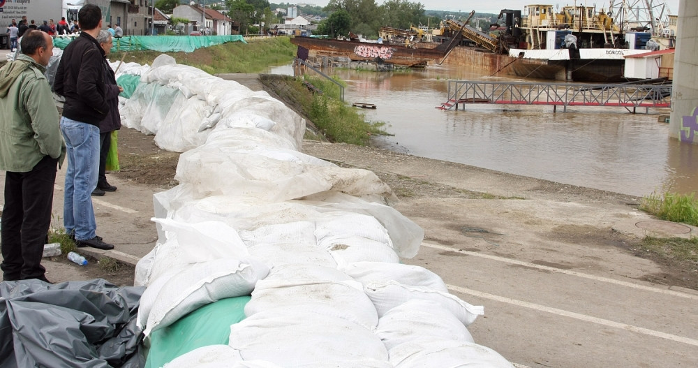Stručnjaci u panici, izdato upozorenje - kreće VODENI TALAS!