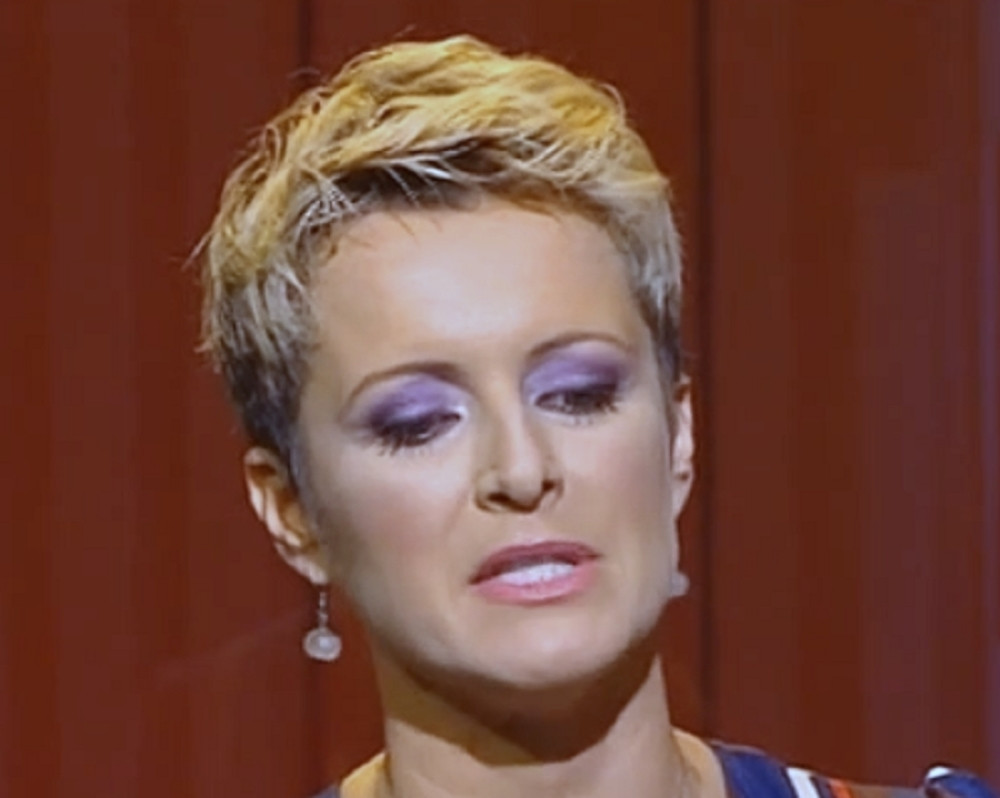 Usred emisije stajala u gaćama i brushalteru, pokazala ožiljke po telu i otkrila stravične detalje: Postavila mi je bombu ispod kreveta! (ŠOK FOTO)