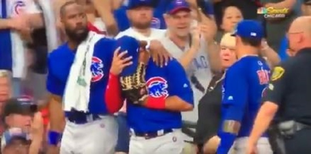 Pogodilo lopticom devojčicu i to ga je slomilo! Pao na kolena i počeo da plače! Bol koji je doživeo bio je nepodnošljiv! (VIDEO)