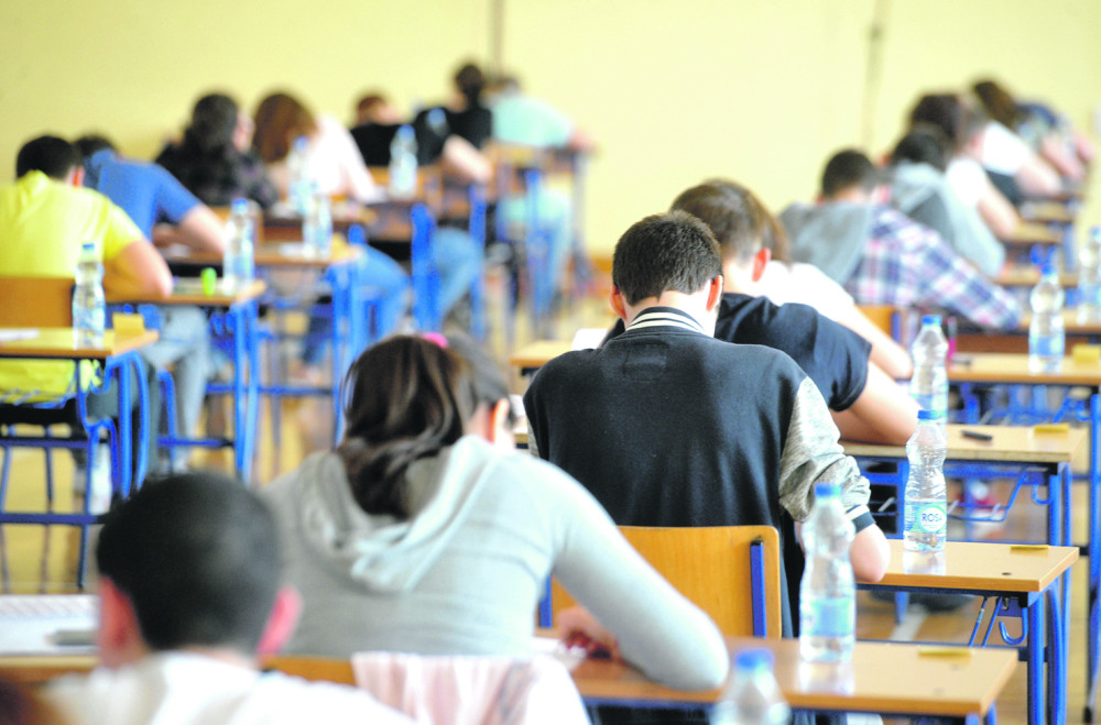 Ovo su najtraženije škole i smerovi, a kad vide koliko bodova treba za četvorogodišnju, đake hvata panika, roditelji čupaju kose!