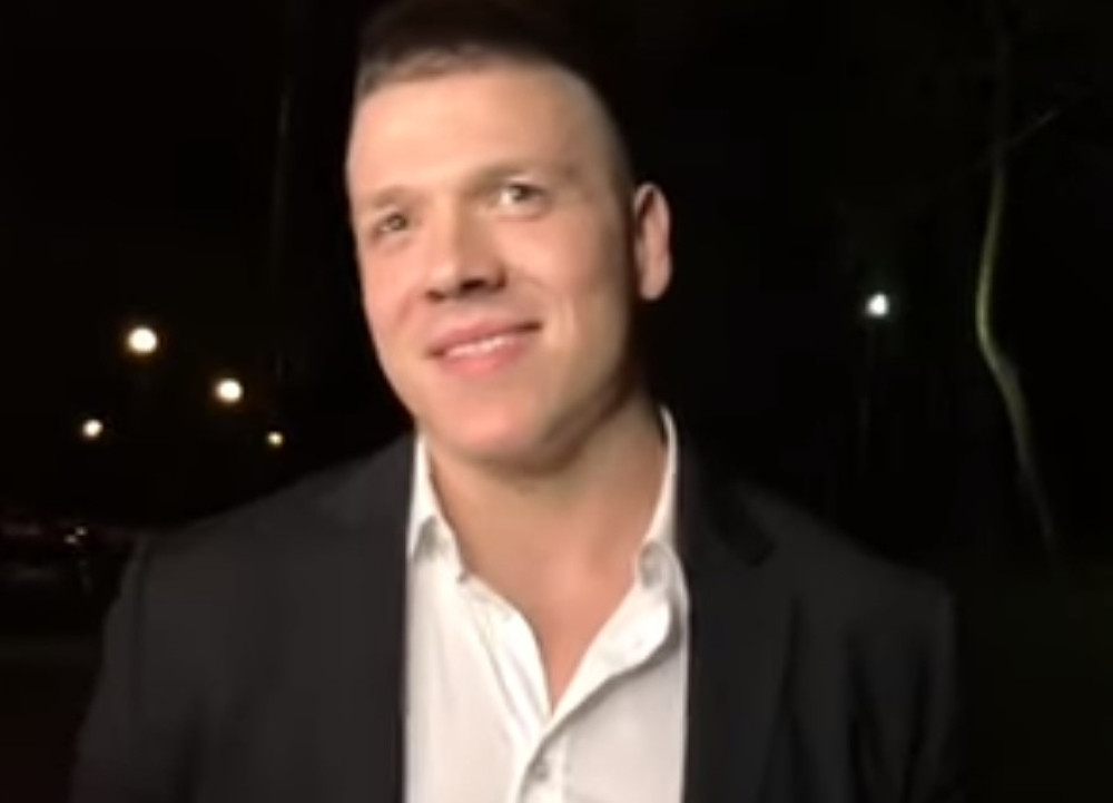 Sloba sa poklonom u ruci stigao na Anastasijin rođendan, a pitanje zbog kog je odmah pomislio na LUNU ga ŠOKIRALO! (VIDEO)