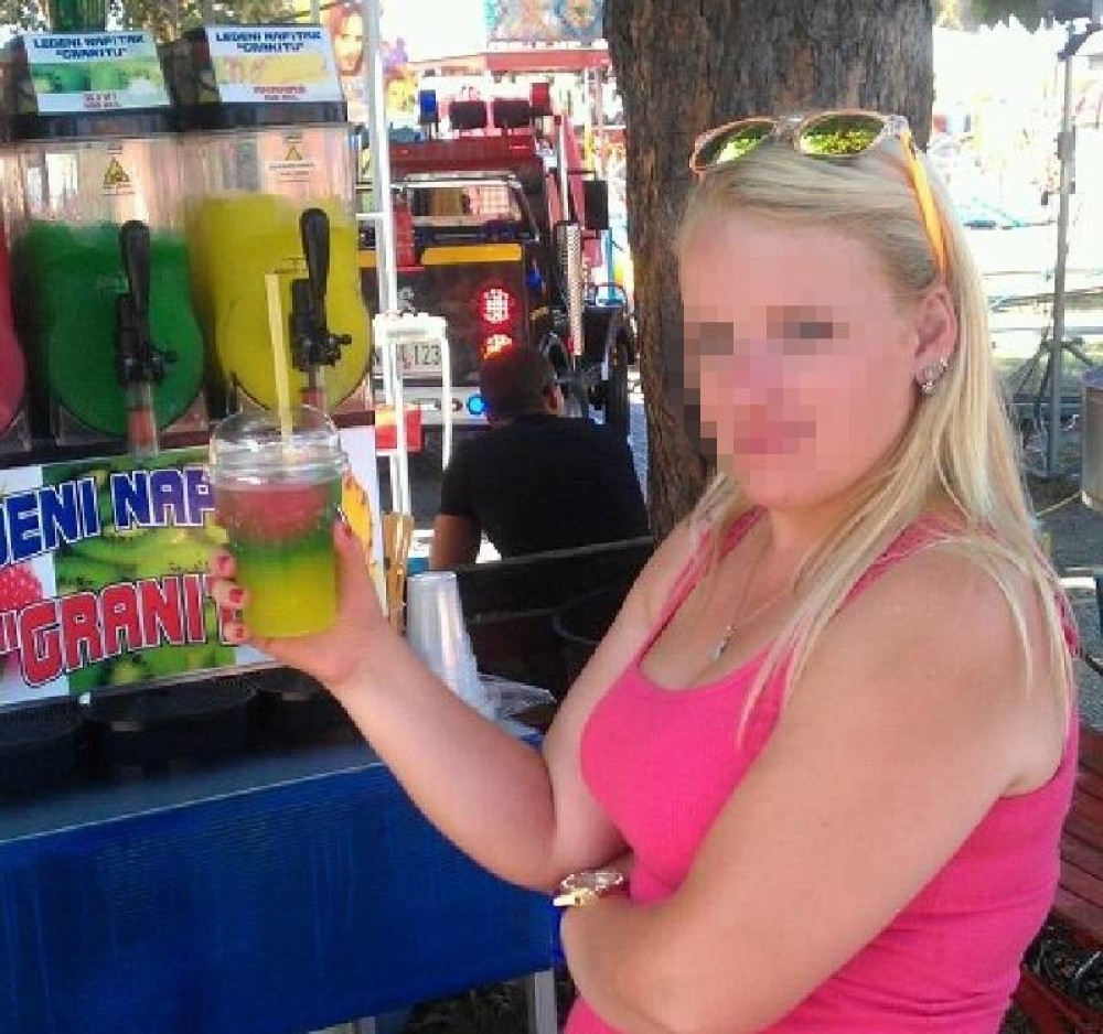 Zamenica predsednika (26) prebila dedu svog muža?! Komšije pozvale policiju, a onda... (FOTO)