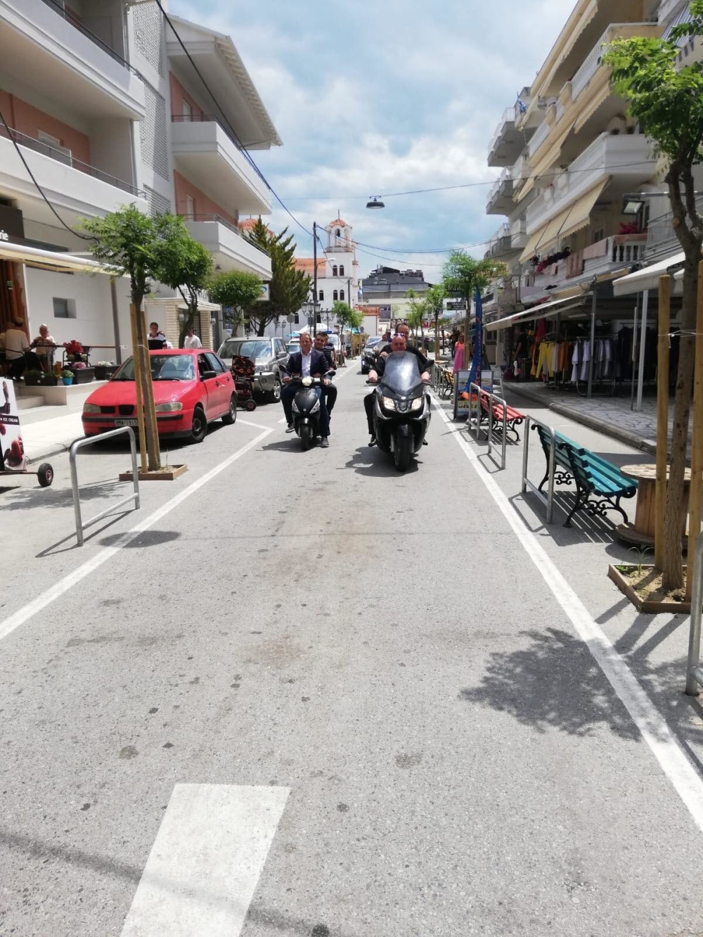 Srpski političari nastavljaju tradiciju: Dačić i Palma se provozali motorom kroz Paraliju (VIDEO, FOTO)