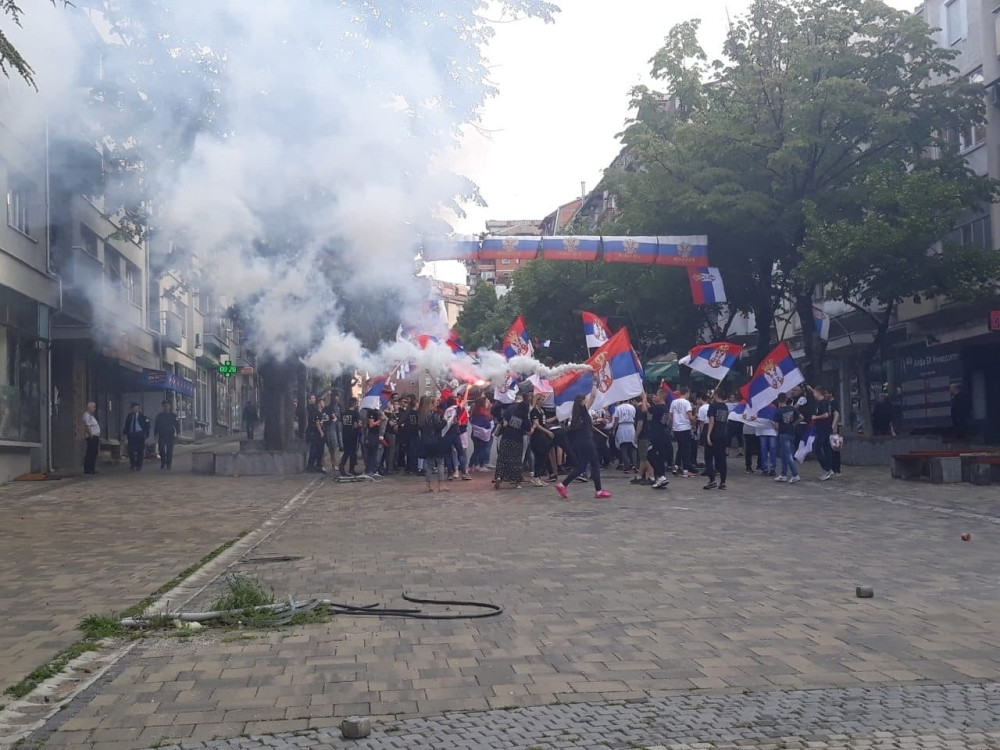 Pesma se ori, trubači sviraju... Ovo je razlog veselja u Severnoj Mitrovici (FOTO, VIDEO)