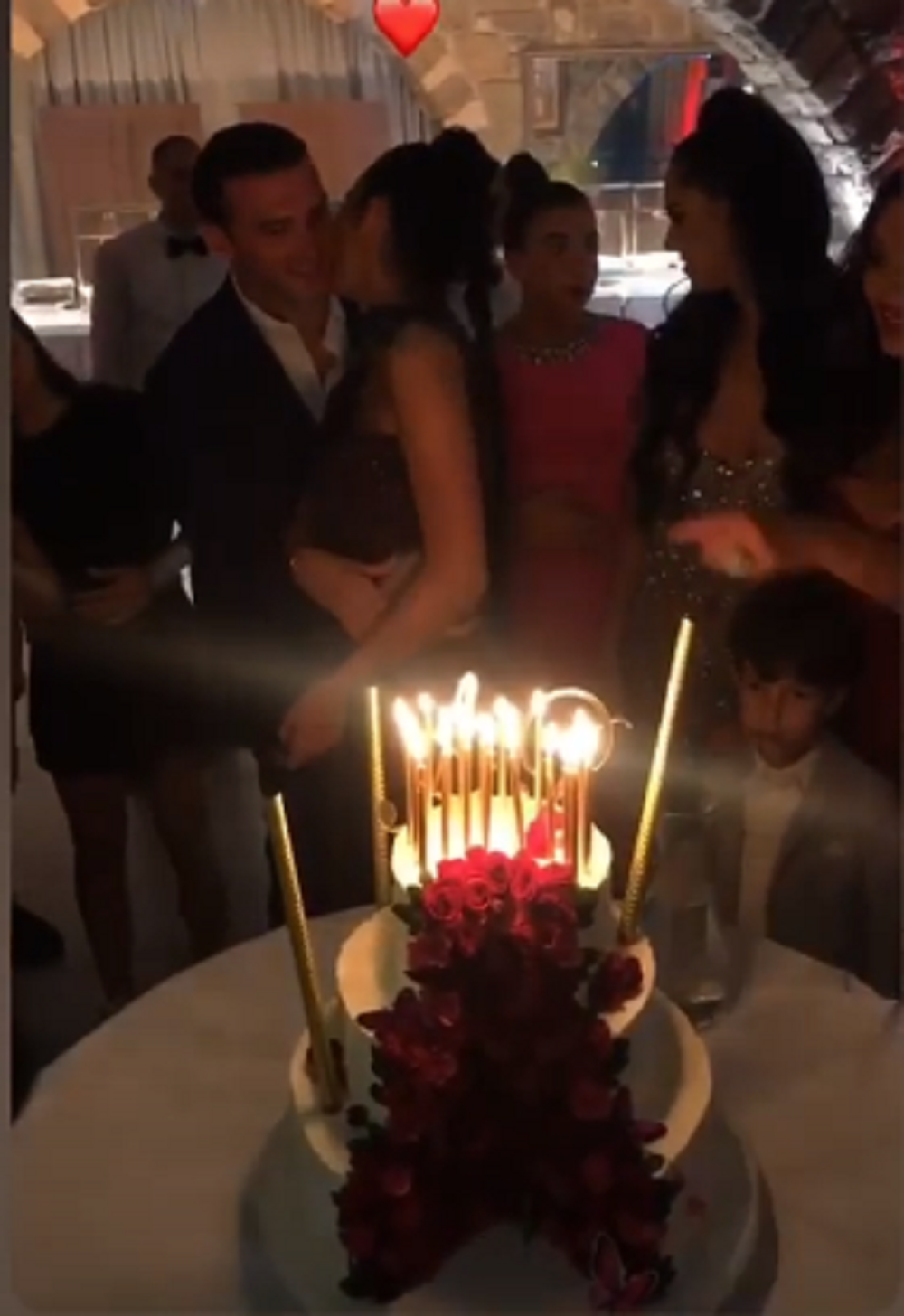 Anastasija isekla glamuroznu tortu, a onda je usledilo nešto što niko nije očekivao! (VIDEO)