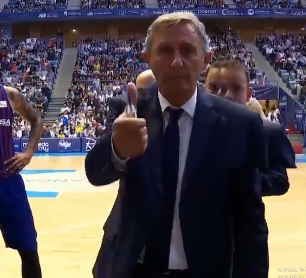 Kari pozvao tajm aut, a kad je primetio kamere napravio je šou! (VIDEO)