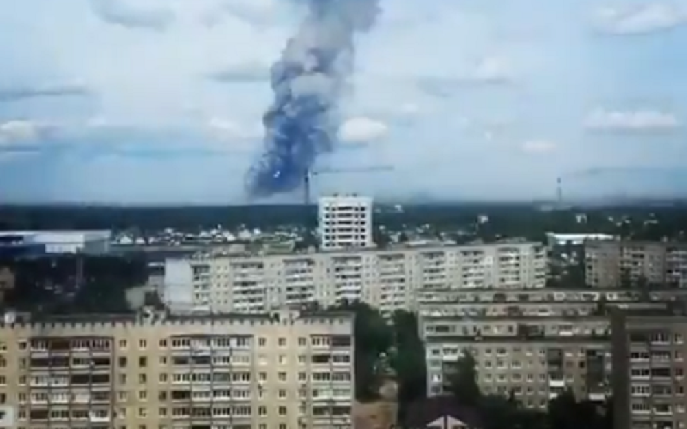 Serije eksplozija u fabrici "Kristal", gust oblak se nadvio nad gradom, izdato UPOZORENJE - Doći će do novih udara!