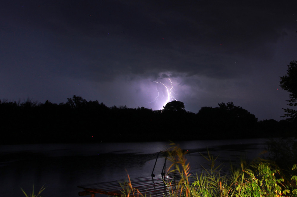 Grom može da udari i do 50 puta na isto mesto, ali pre toga nam priroda pošalje upozorenje!