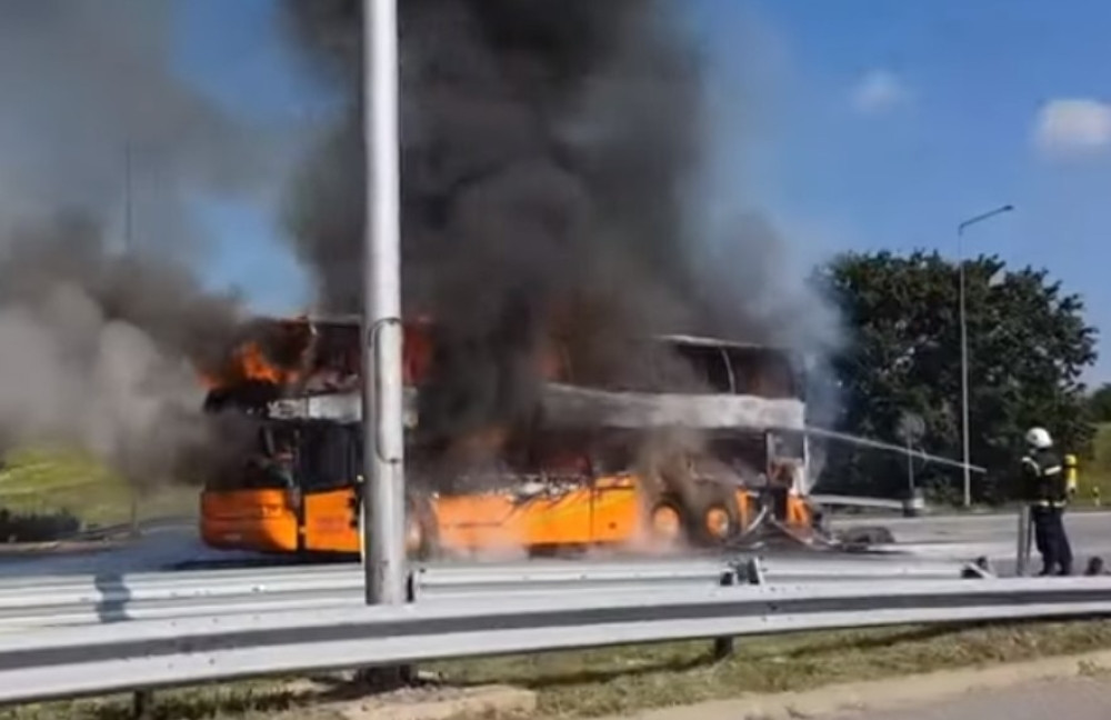 Napadnut autobus pun vojnika! Ima mrtvih i ranjenih!