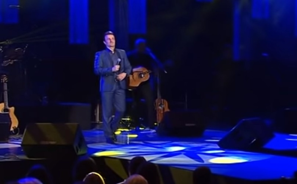 Pevač napušta popularni domaći bend koji SRBI OBOŽAVAJU! Javno obelodanio šta je razlog