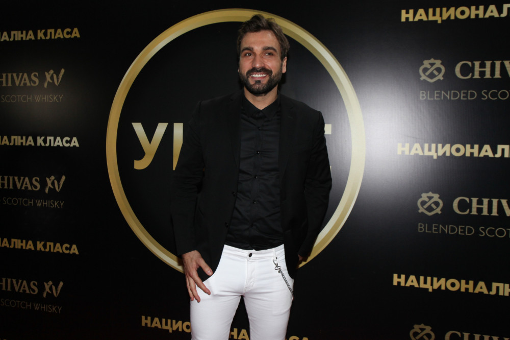 Kralj klubova brani udvaračima da priđu ovoj pevačici