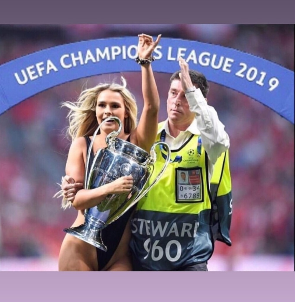 Ovako je izgledalo hapšenje Ruskinje koju su ispljeskali po guzi nakon zatvora! Ona je bila najbolji akter meča Lige šampiona! (FOTO + VIDEO)